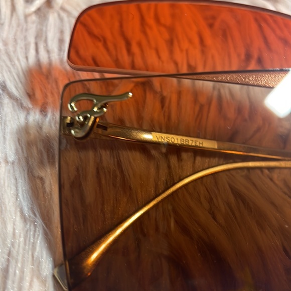 FENDI sunglasses - Picture 2 of 2
